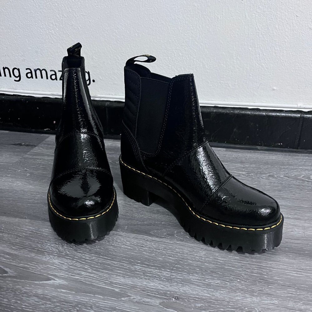 NWT Dr. Martens Rozalie Distressed Patent Heeled Chelsea Boots Sz 7 US - Picture 2 of 12
